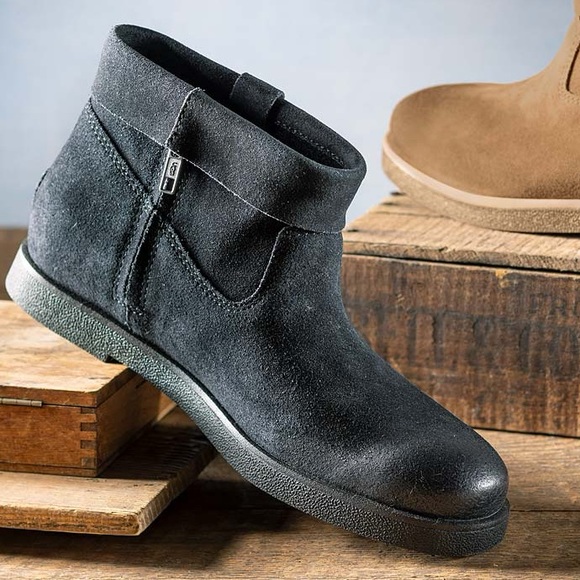 NEW UGG Josefene Cuff Suede Ankle Boots in Black sz 8 - Picture 1 of 8